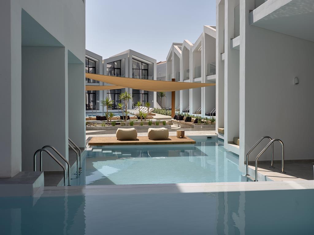 Moderne accommodaties met swim-up zwembaden